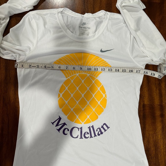 The Nike‎ Tee Women's - Dry Fit -  Long Sleeve - Size M - NEW With Tags. - Picture 10 of 13